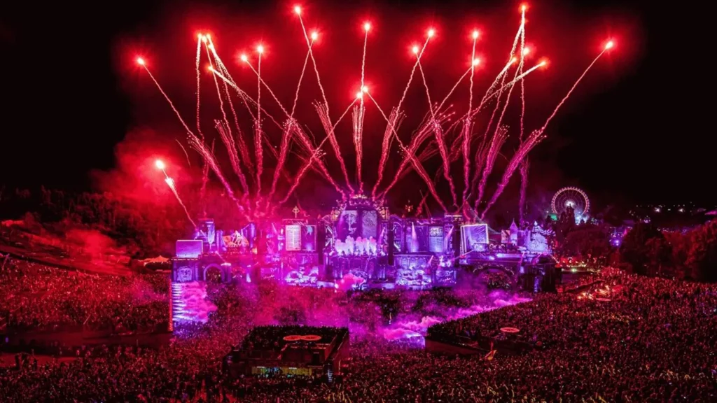 Binnen de strijd tussen Glastonbury en Tomorrowland