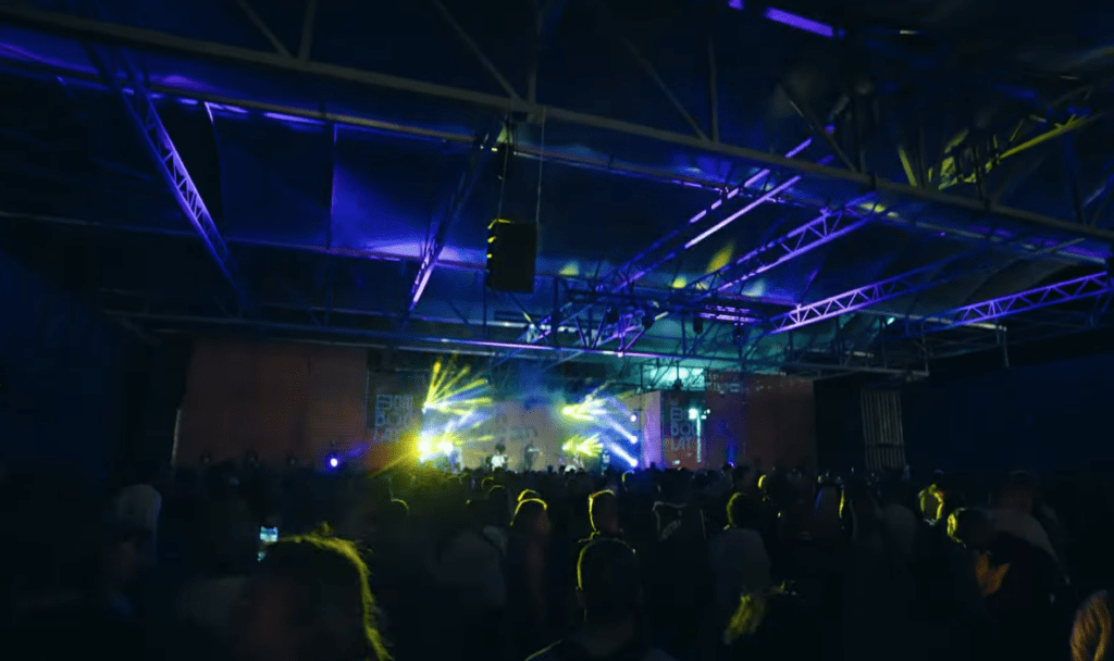 Van Jamaica tot België: Hoe het Bomboclat Festival de Kust Verandert in een Tropisch Feest Van Jamaica tot België: Hoe het Bomboclat Festival de Kust Verandert in een Tropisch Feest