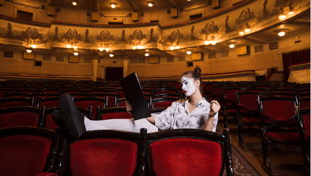 De indrukwekkende Europese zegetocht van theatermaker Marouan Bendadi