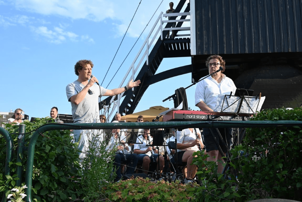 Waarom Jochem Myjer en Wouter Kiers incognito het publiek in doken in Leiden
