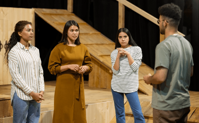 De esthetiek van het protest: Hoe Franse theatermakers de bühne gebruiken asielzoekers een stem te geven