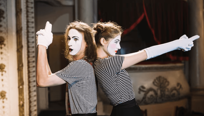 Hoe het theater in Boekarest de stemmen van de vergeten generaties tot leven wekt